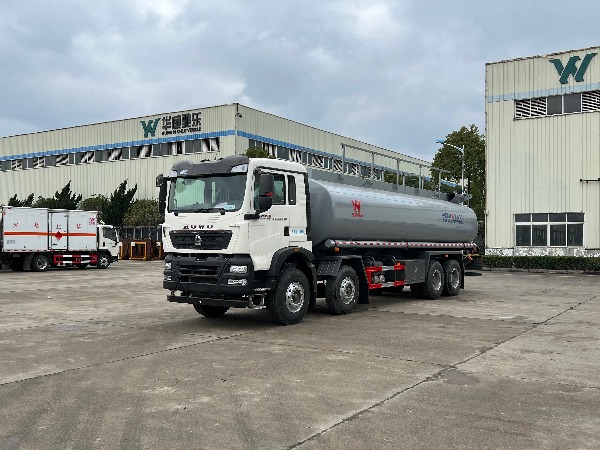 最新推出8x4重汽豪沃TX系列29立方供液車(chē)/30-32立方油田洗井-供液車(chē)