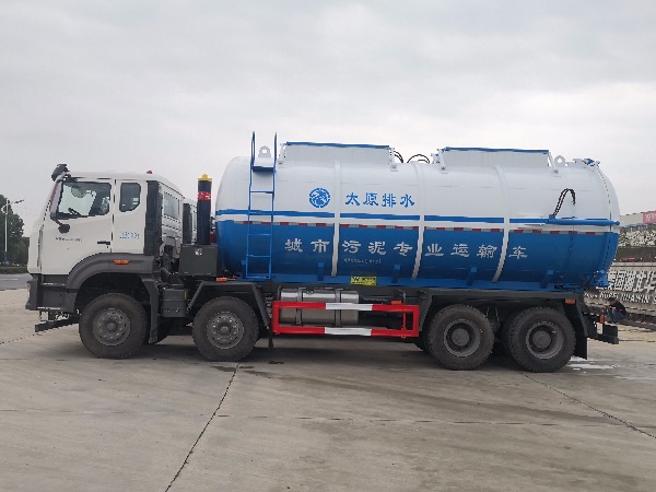 8x4新款重汽豪沃N系列24立方污泥車(chē)|華威馳樂(lè )牌SGZ5310GWNZZ6N型罐式污泥運輸車(chē)