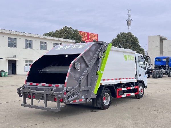 華威馳樂(lè )牌SGZ5070ZYSEQ6壓縮式垃圾車(chē)｜東風(fēng)多利卡D6系列6立方壓縮式垃圾車(chē)｜掛桶式垃圾車(chē)